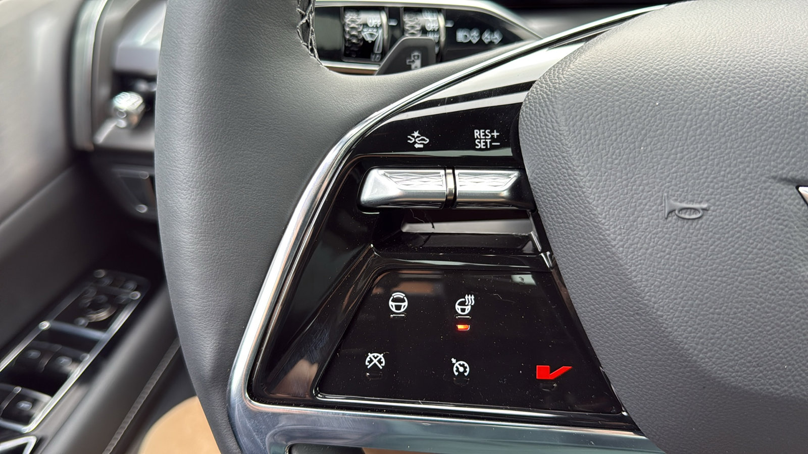 New 2026 Cadillac Vistiq Luxury w/ LPO, Floor Liner Package image 15