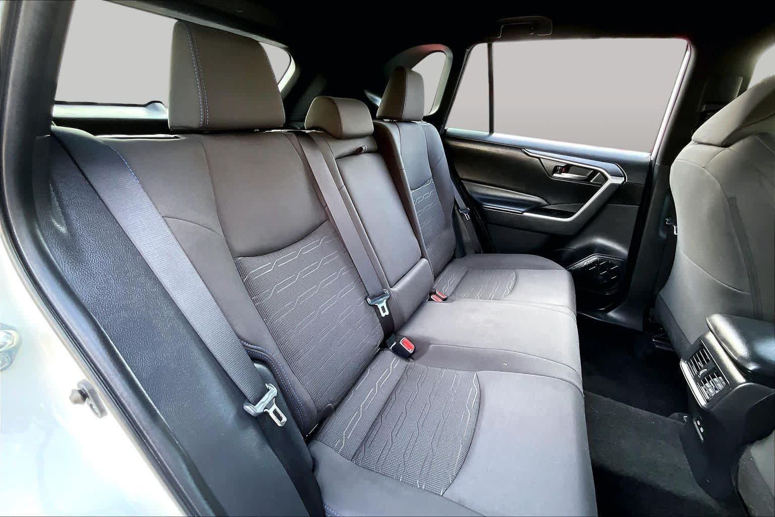 Used 2022 Toyota RAV4 SE AWD/4WD image 19