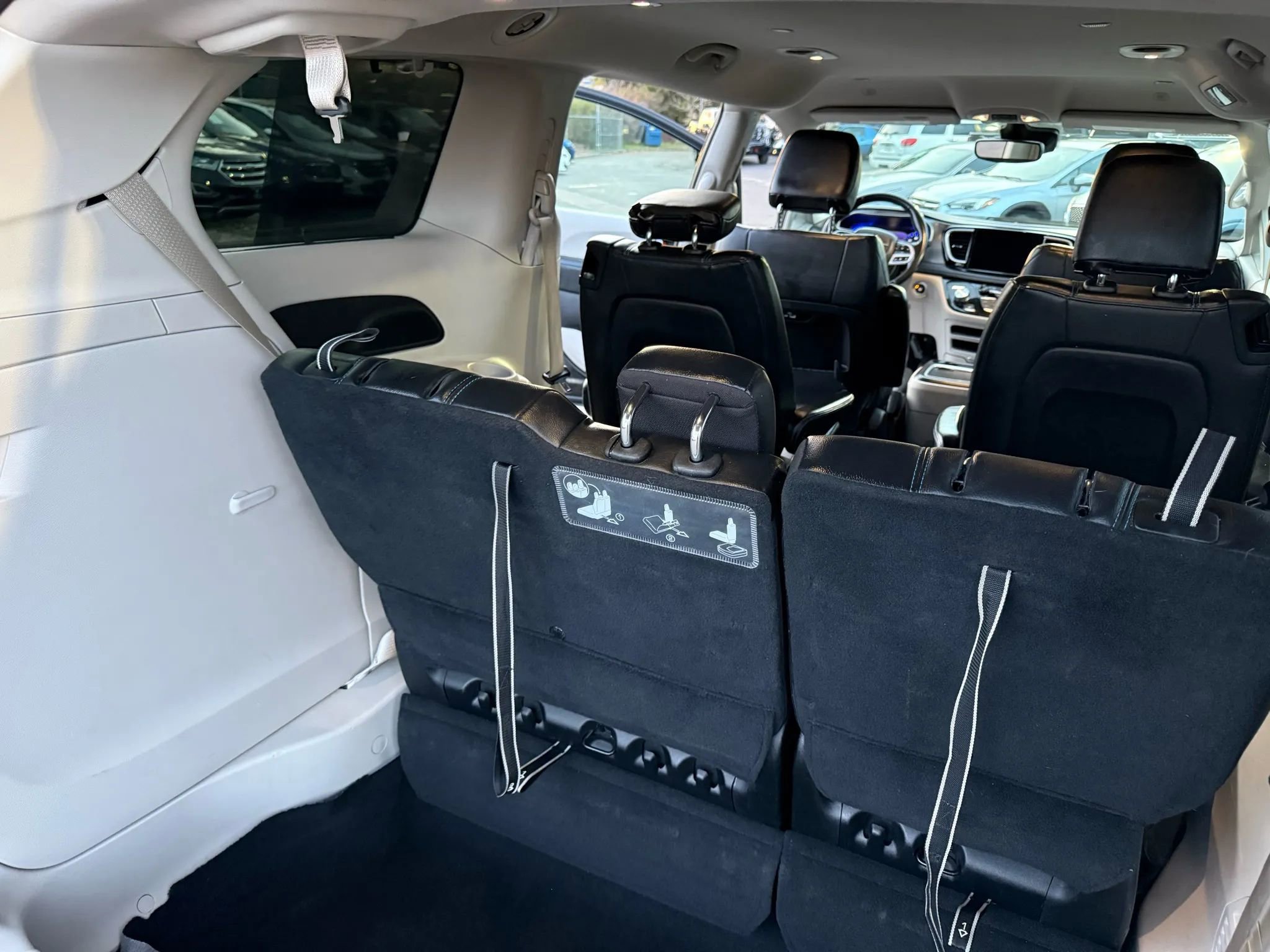 Used 2021 Chrysler Pacifica Touring-L image 19