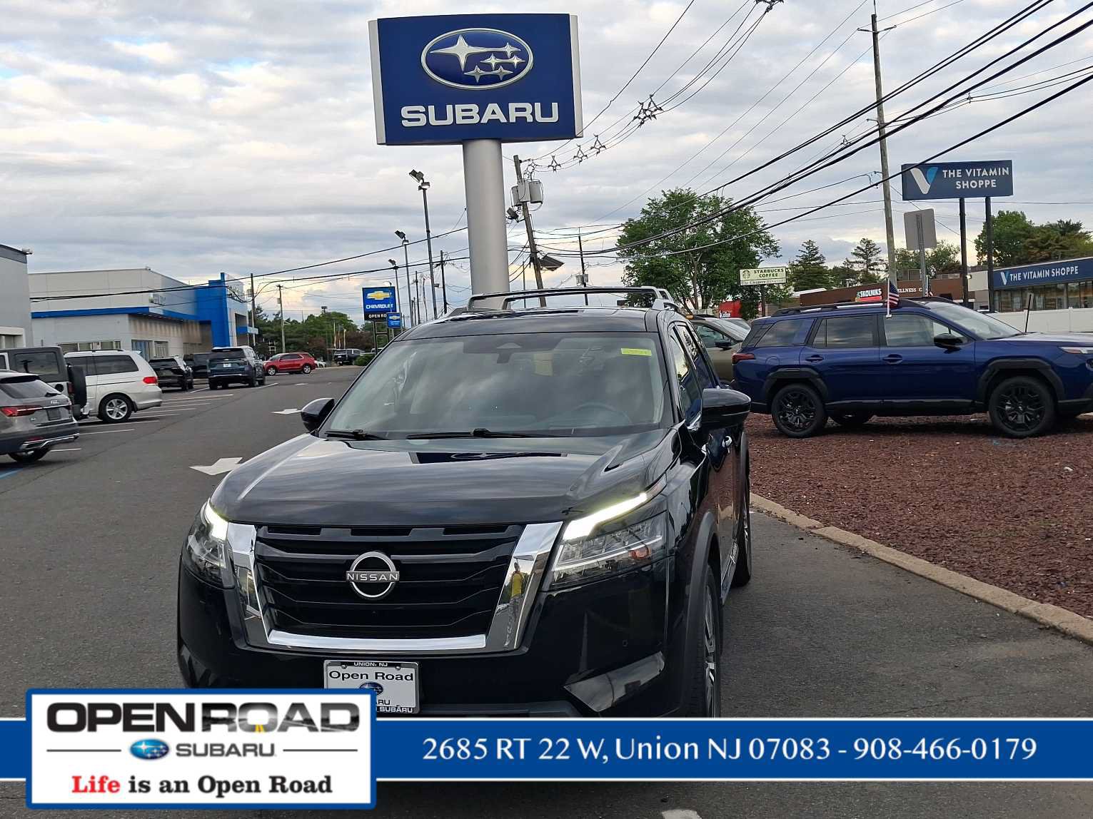 Used 2022 Nissan Pathfinder Platinum w/ Cargo Package AWD/4WD image 1