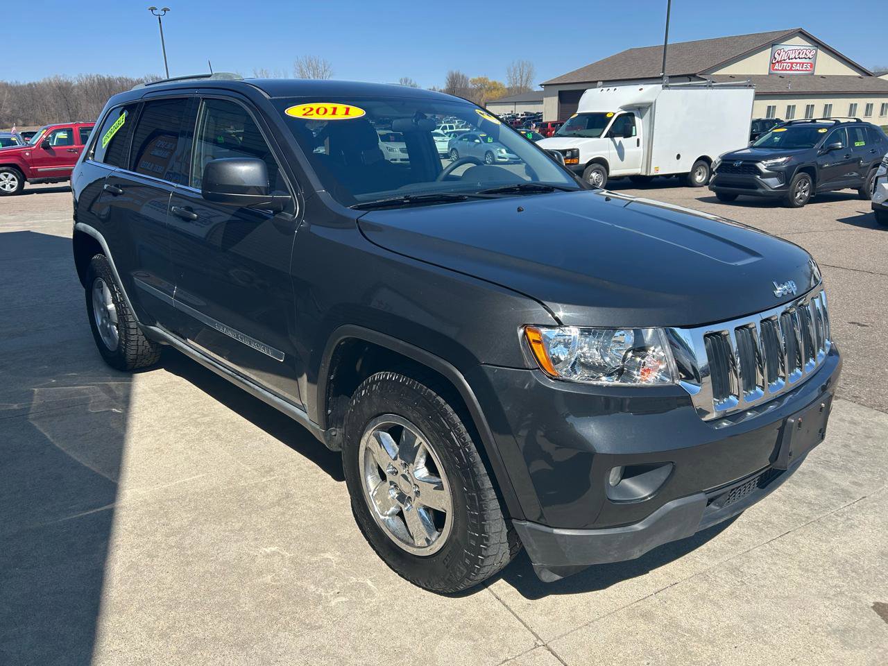 Used 2011 Jeep Grand Cherokee Laredo image 3