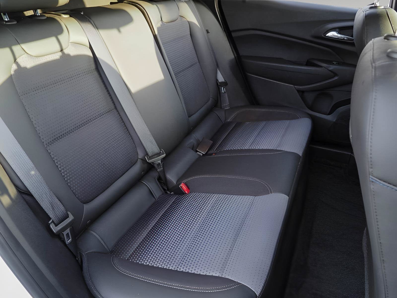 Certified 2024 Chevrolet Trax LT FWD image 20