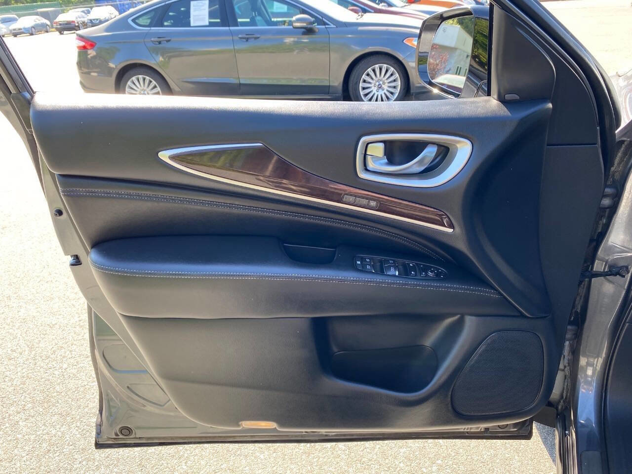 Used 2018 INFINITI QX60 Luxe w/ Deluxe Technology Package AWD/4WD image 23