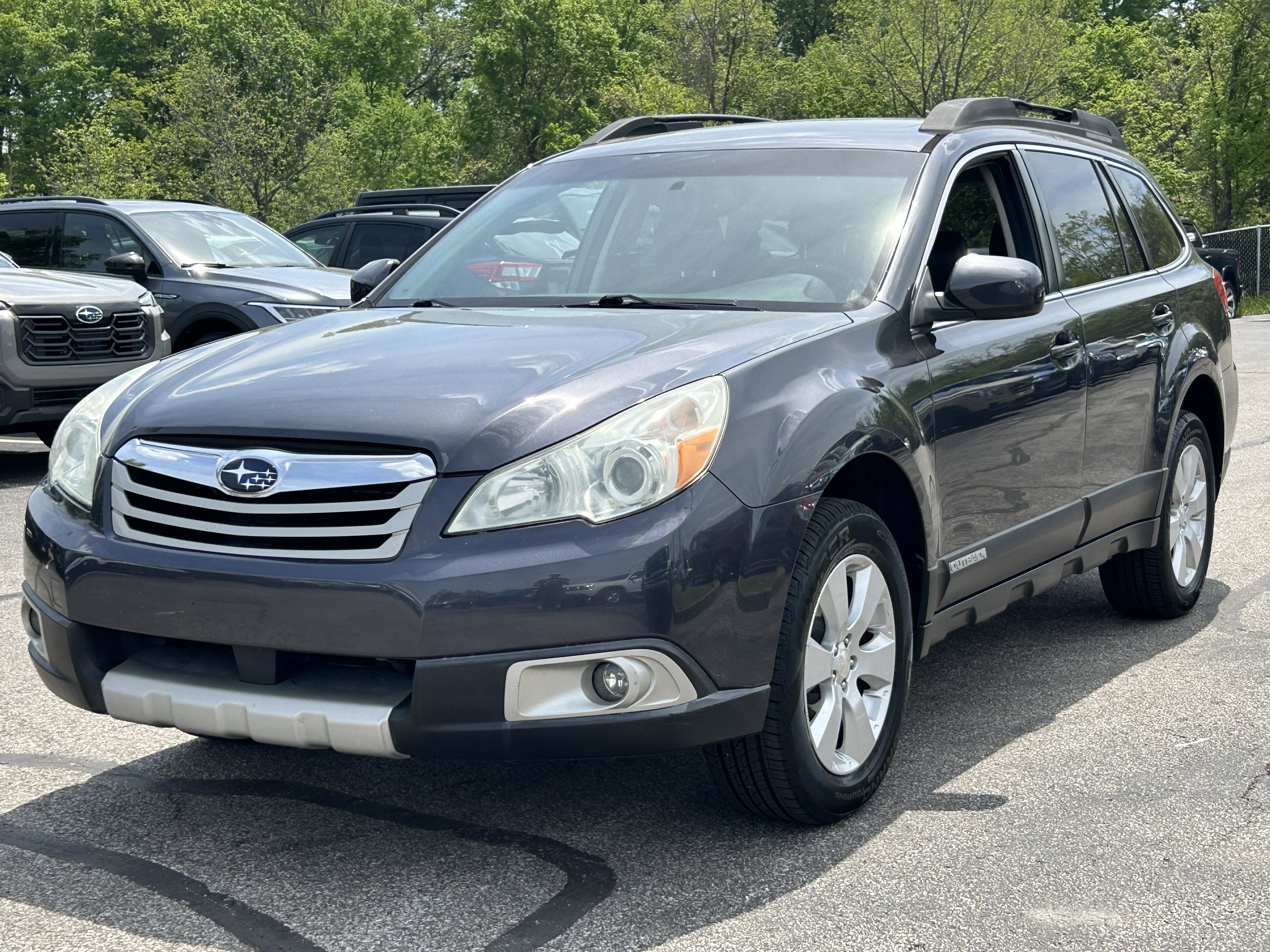 Used 2011 Subaru Outback 2.5i Limited AWD/4WD image 3