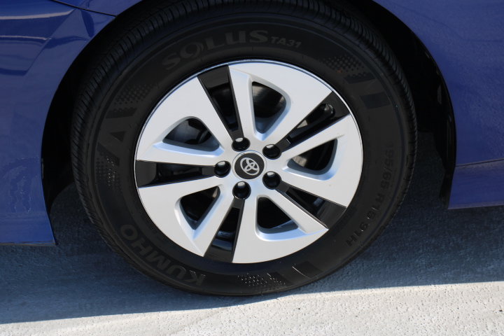 Used 2017 Toyota Prius Two image 9