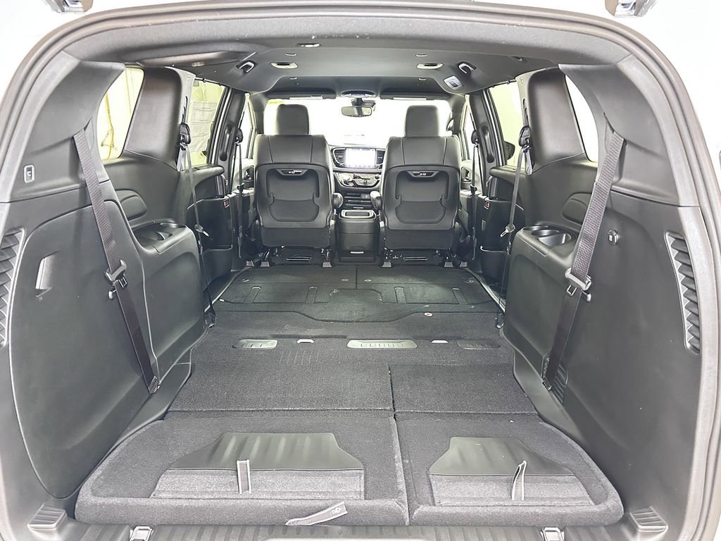 New 2026 Chrysler Pacifica Select AWD/4WD image 19