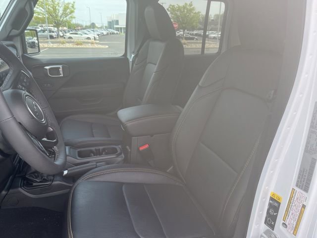 Used 2025 Jeep Gladiator Sport image 13
