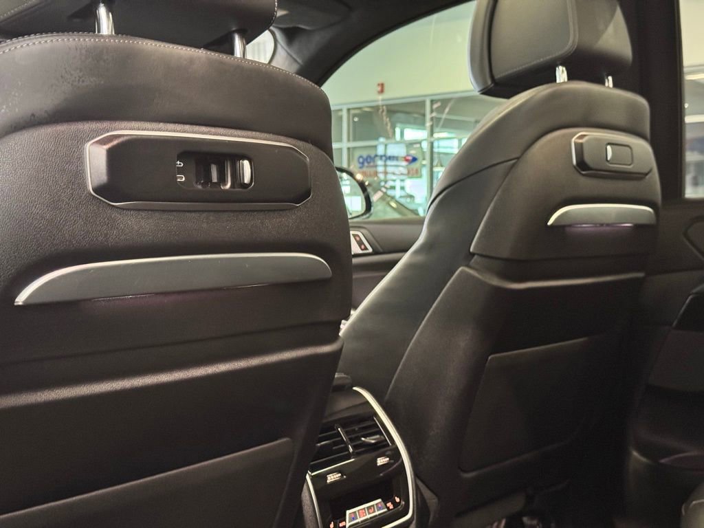 Used 2024 BMW X7 M60i image 23