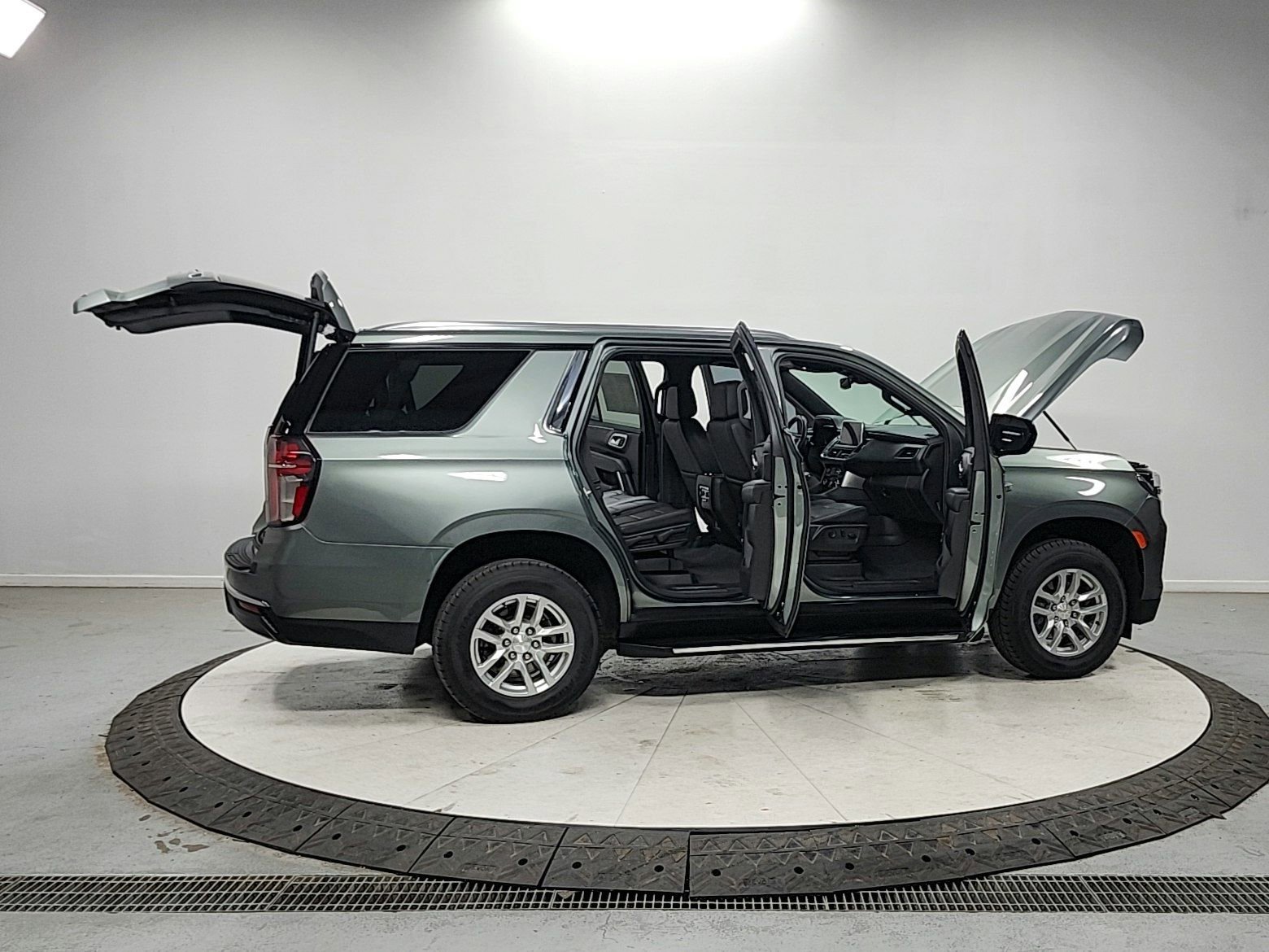 Used 2024 Chevrolet Tahoe LT image 16