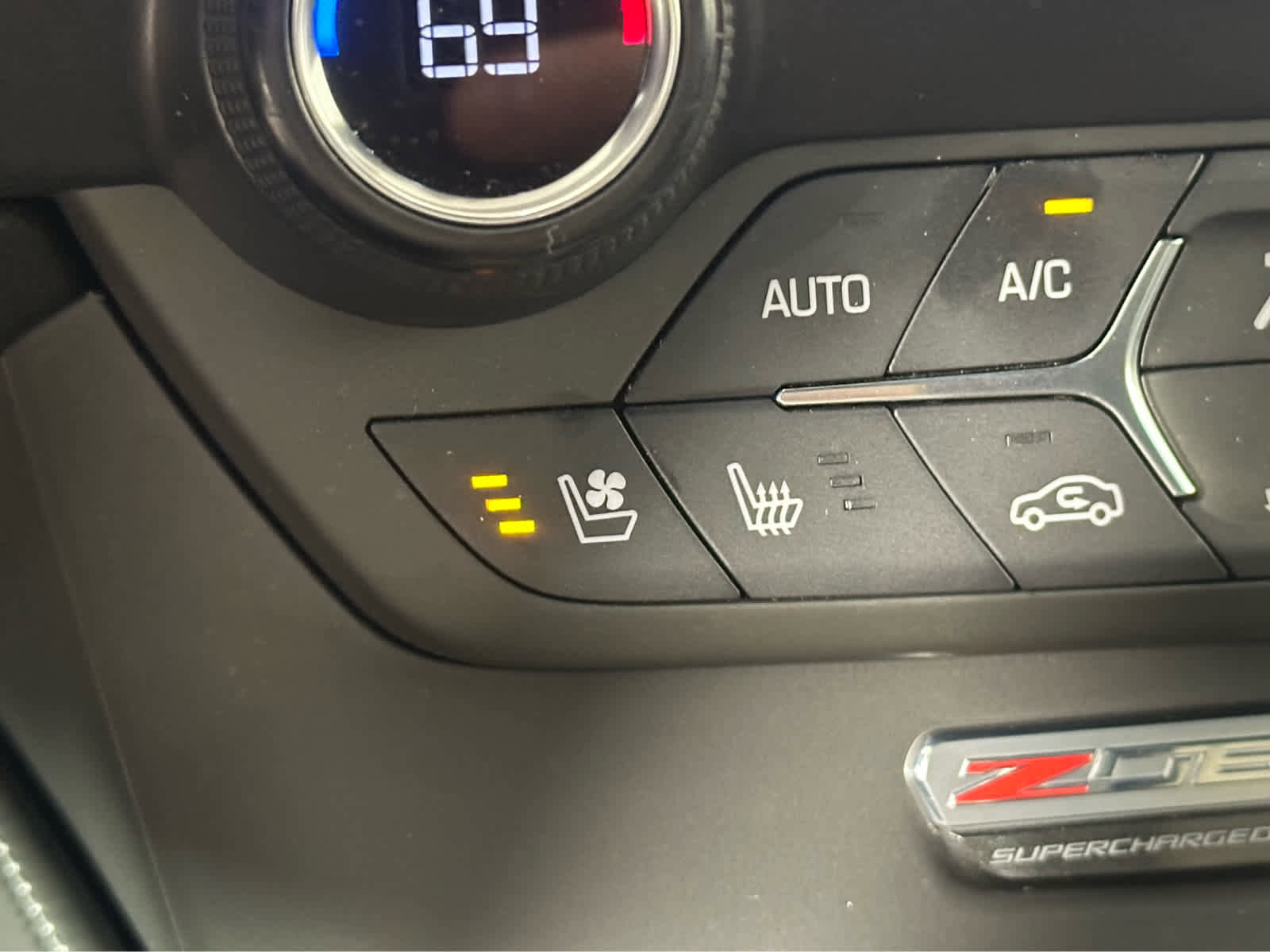 Used 2015 Chevrolet Corvette Z06 w/ 3LZ Preferred Equipment Group image 19