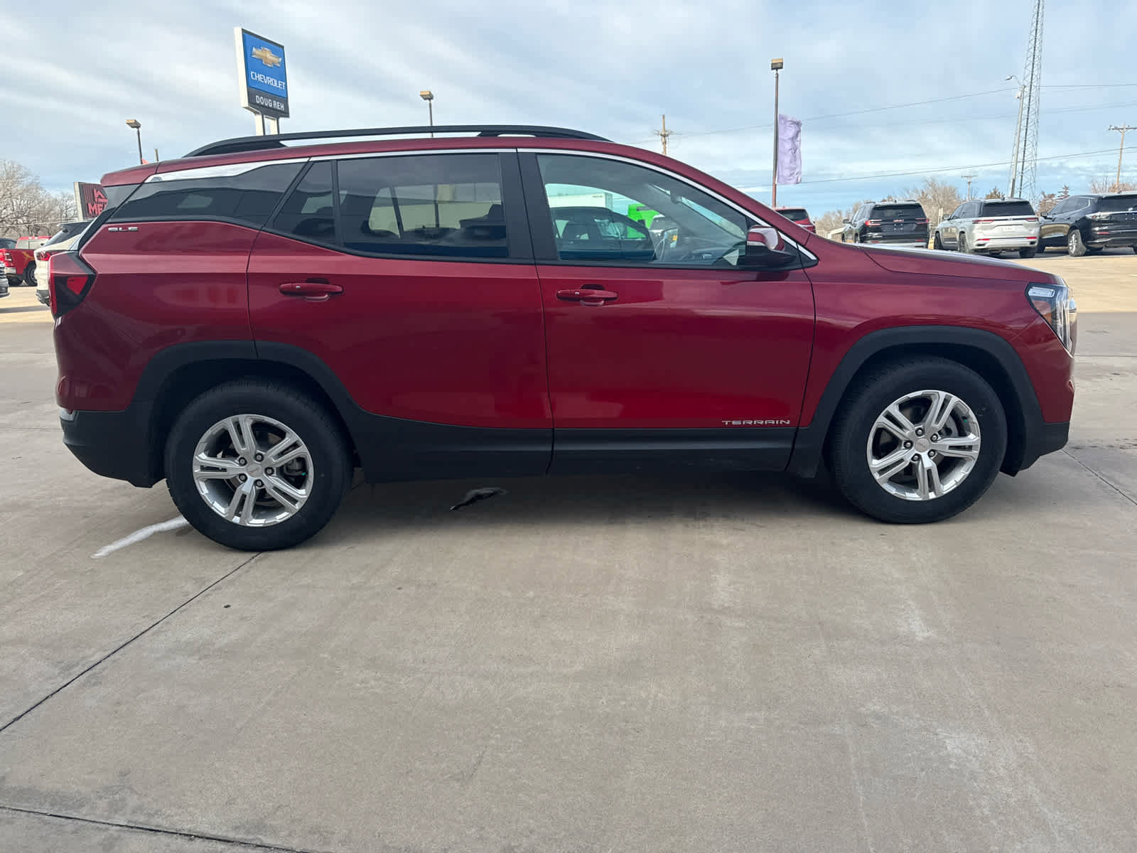 Used 2022 GMC Terrain SLE w/ Driver Convenience Package image 5