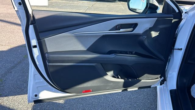 Used 2025 Toyota Camry SE w/ Multimedia Upgrade Package image 14