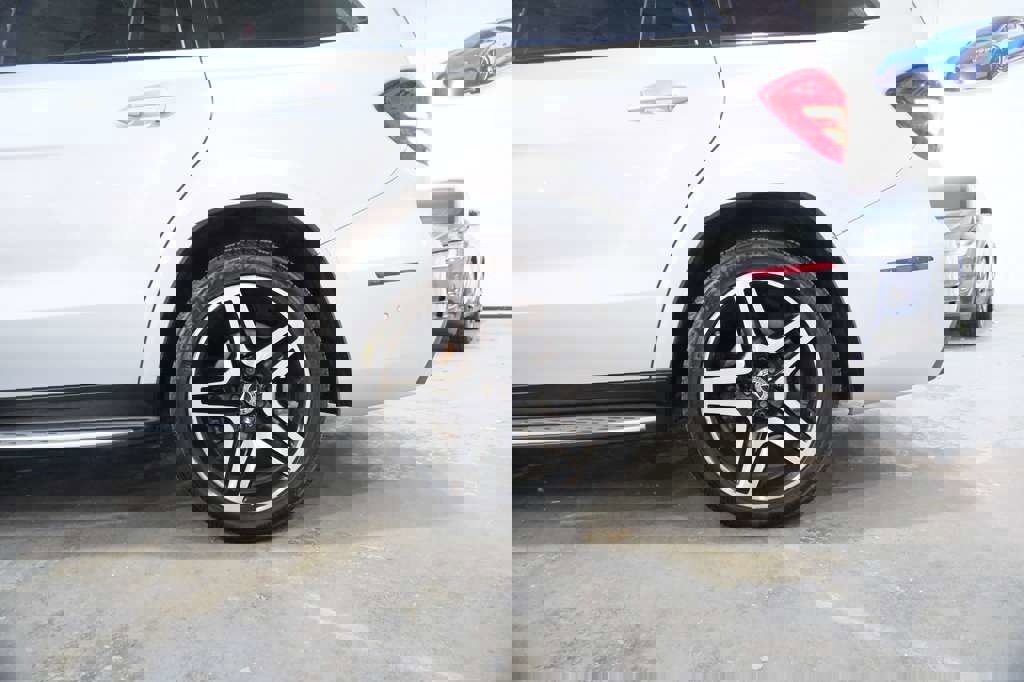 Used 2018 Mercedes-Benz GLS 550 4MATIC w/ Driver Assistance Package image 7