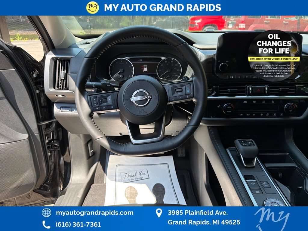 Used 2025 Nissan Pathfinder SL AWD/4WD image 13