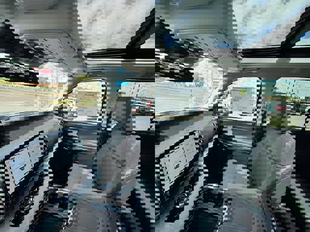 New 2025 Ford Expedition Active image 30