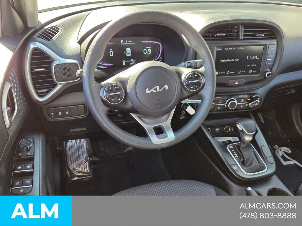 Used 2025 Kia Soul LX w/ LX Technology Package image 7