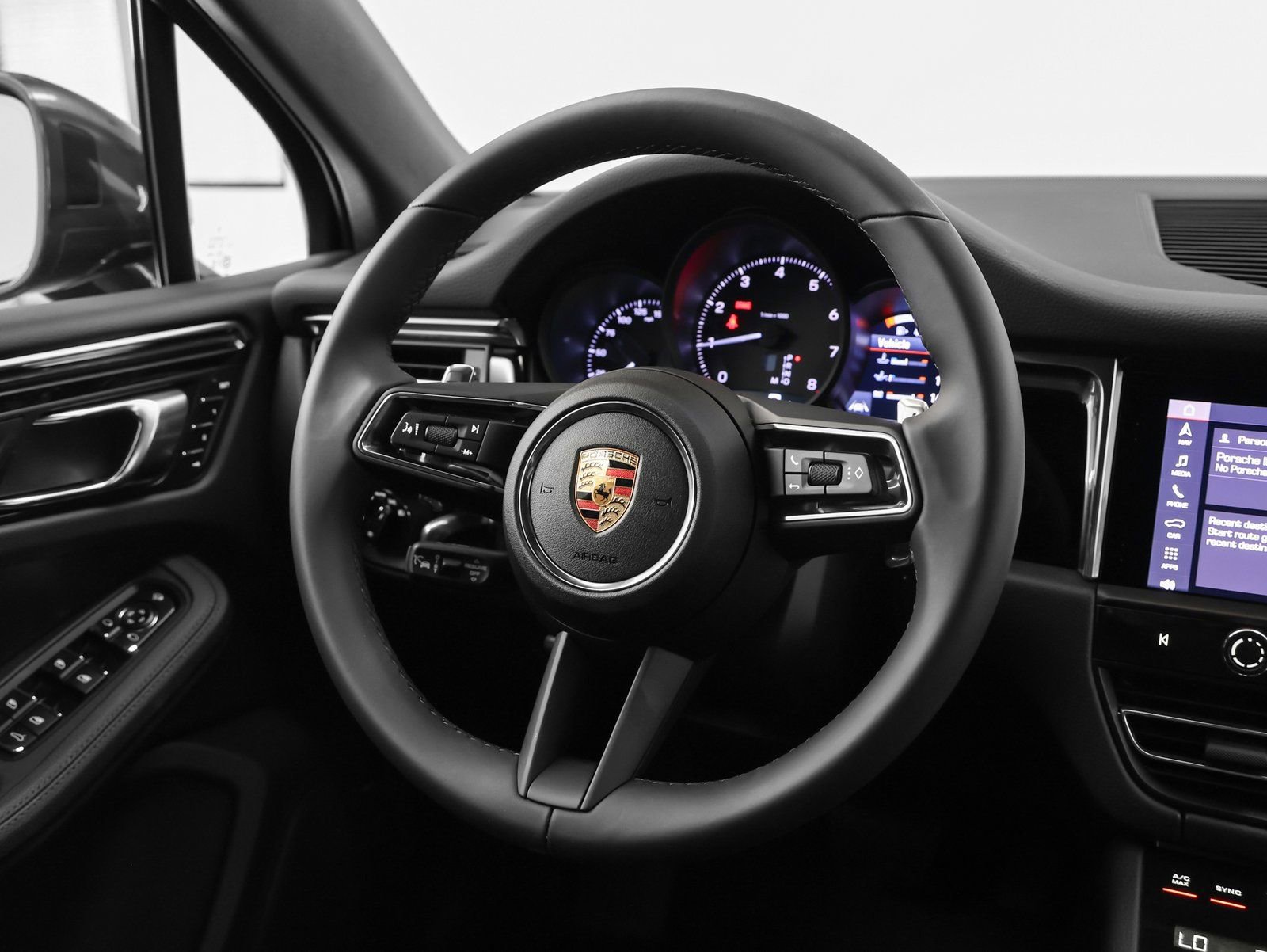 Certified 2025 Porsche Macan image 26