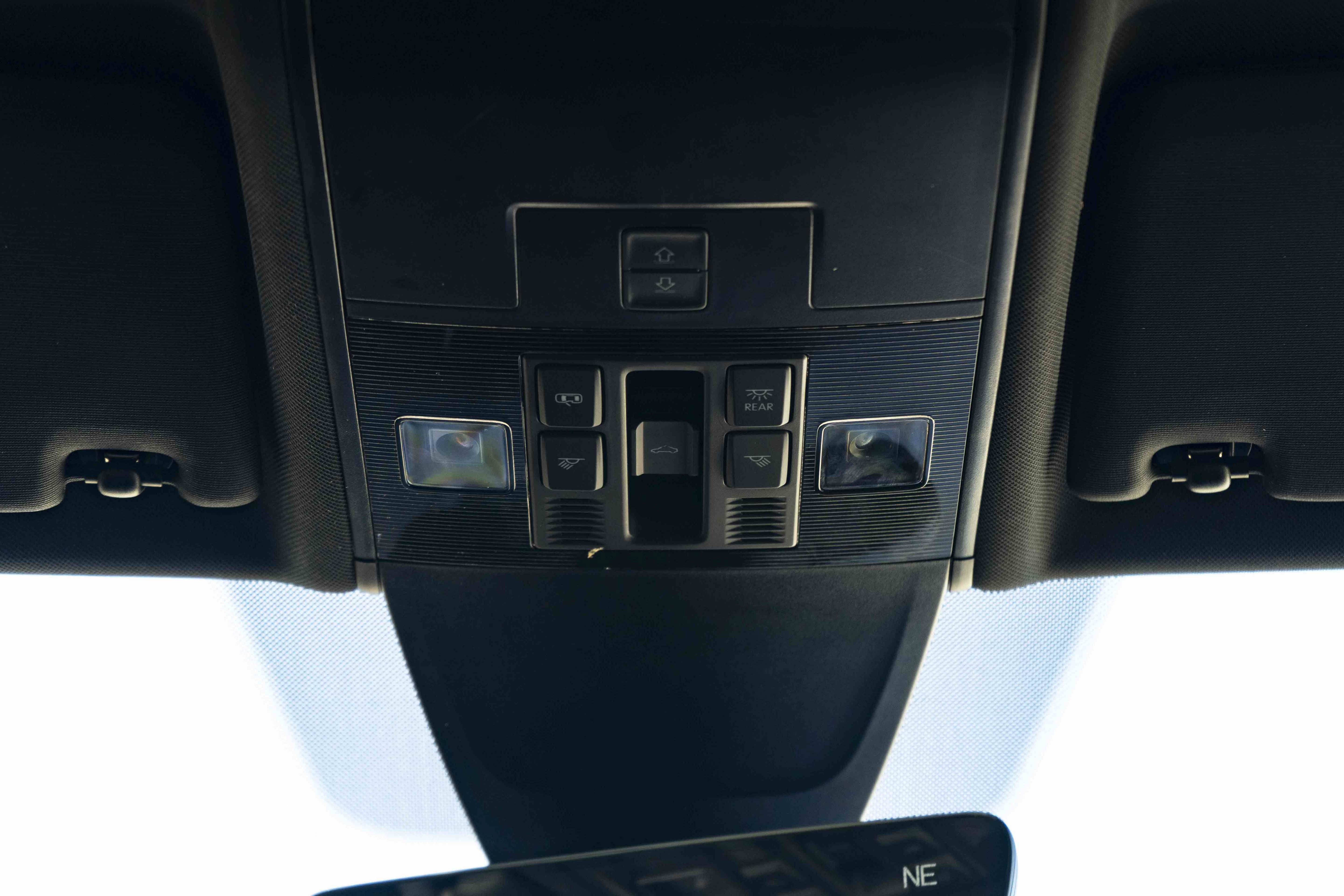 Certified 2022 Volkswagen Tiguan SE R-Line FWD image 33