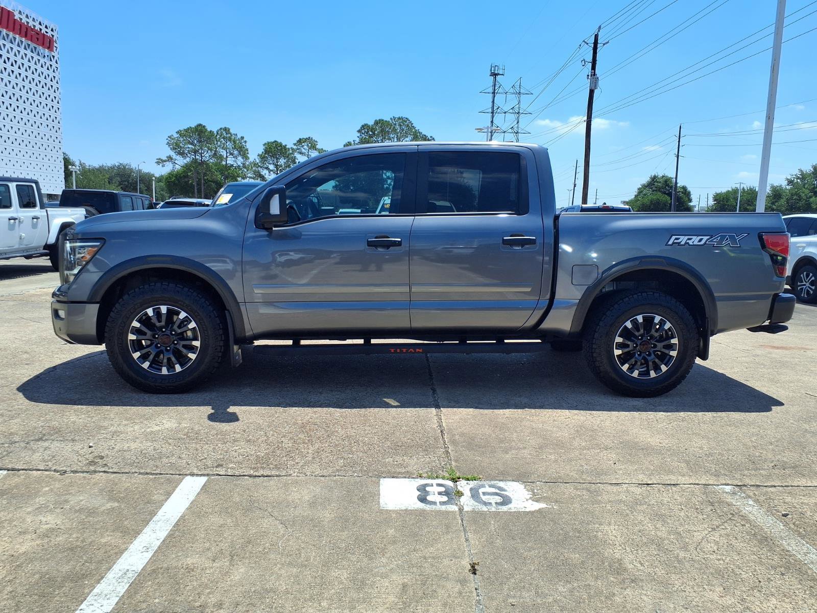 Used 2023 Nissan Titan PRO-4X w/ Pro-4x Convenience Package AWD/4WD image 24