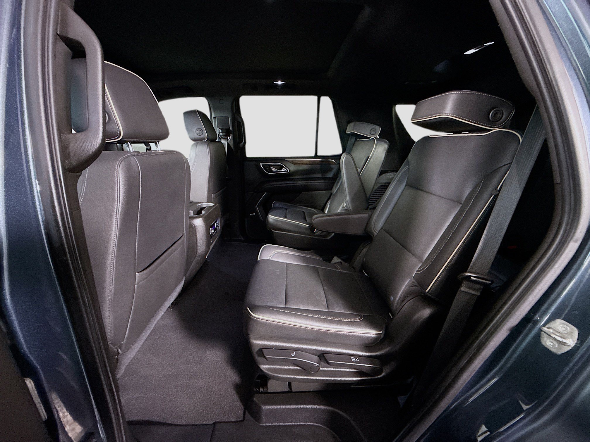 Used 2021 Chevrolet Tahoe Premier w/ Premium Package AWD/4WD image 25