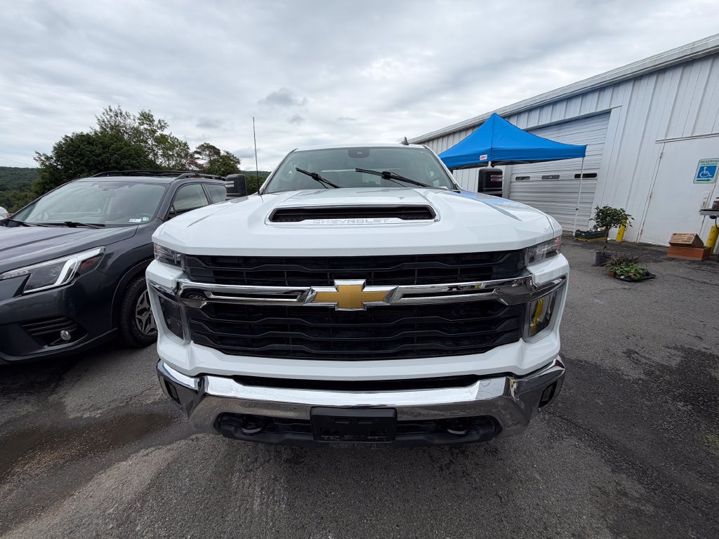 Used 2025 Chevrolet Silverado 2500 LT w/ Convenience Package AWD/4WD image 8