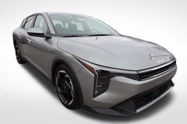 Used 2025 Kia K4 EX image 2