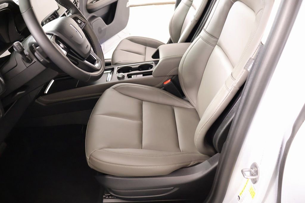 New 2026 Lincoln Corsair Premiere image 12