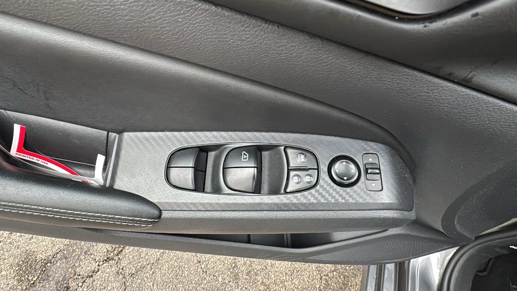 Used 2025 Nissan Altima 2.5 SV FWD image 12