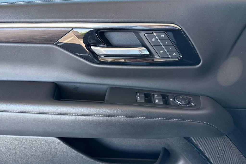 Used 2025 Chevrolet Tahoe LT image 17