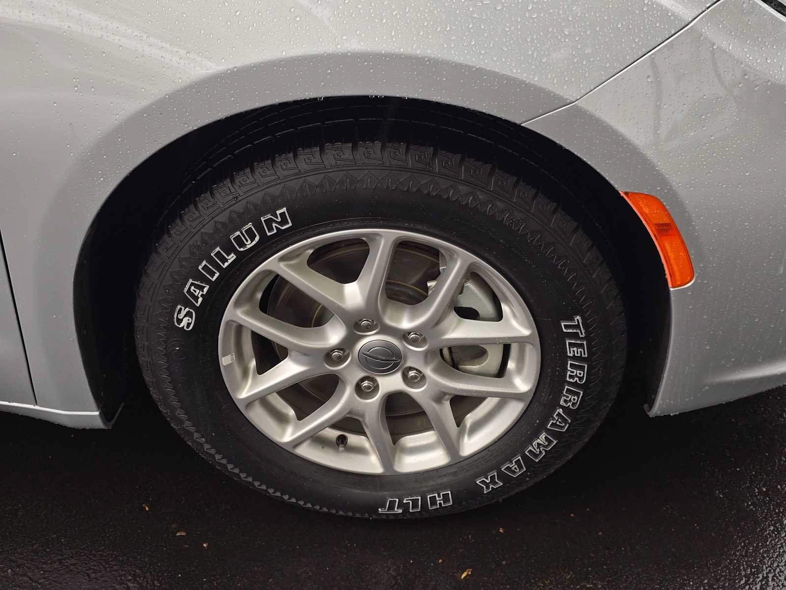 Used 2024 Chrysler Pacifica Touring-L FWD image 9