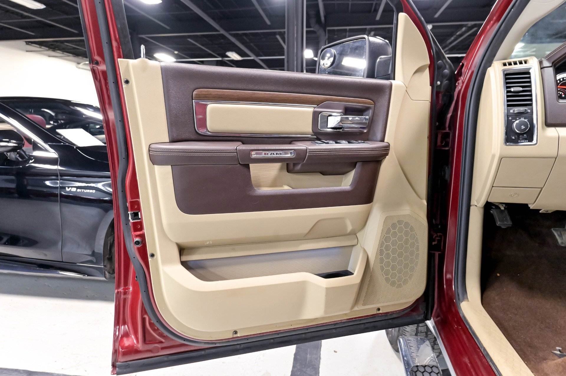 Used 2014 RAM 1500 Laramie w/ Convenience Group RWD image 5