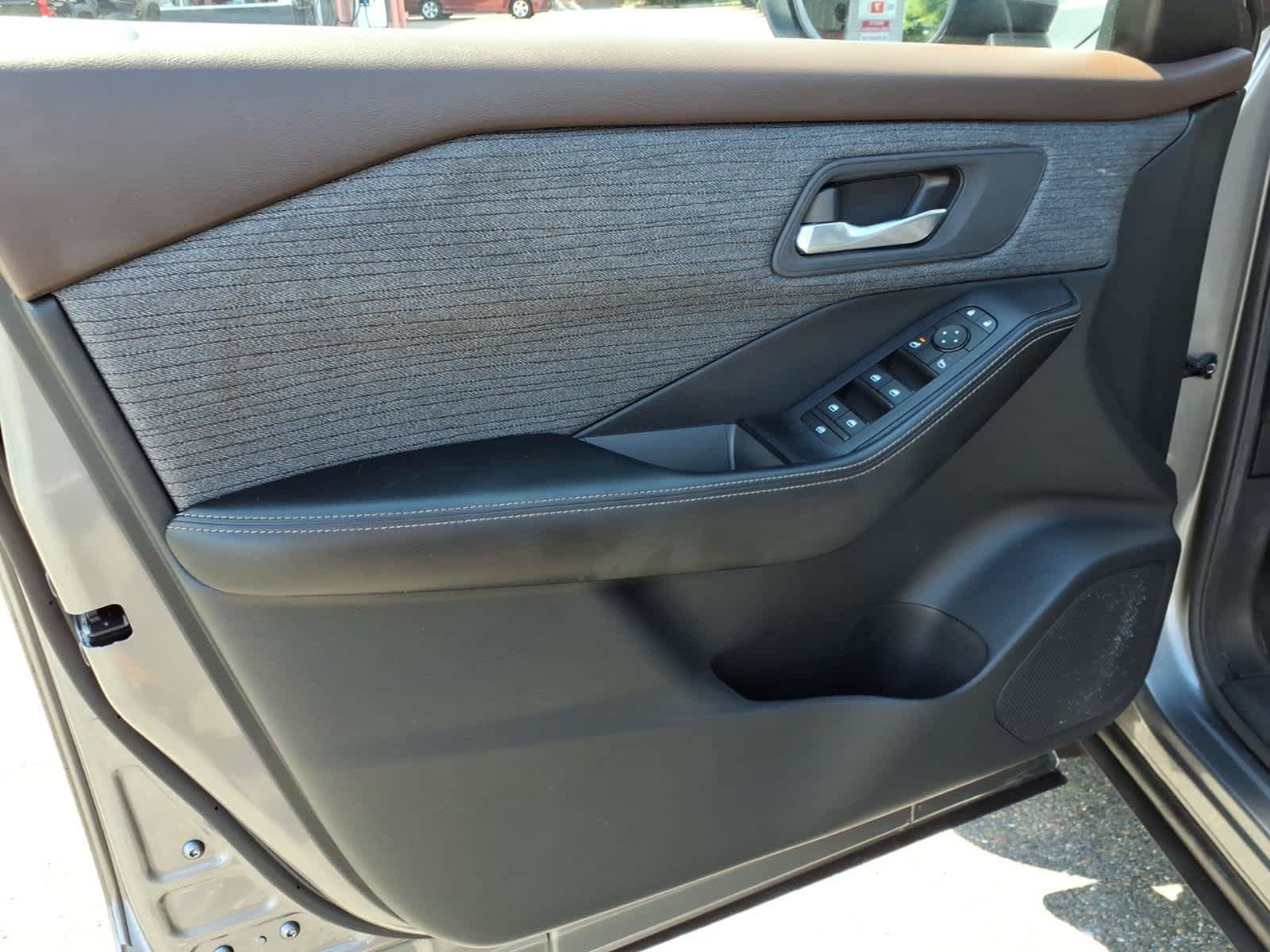 Certified 2023 Nissan Rogue SV AWD/4WD image 10