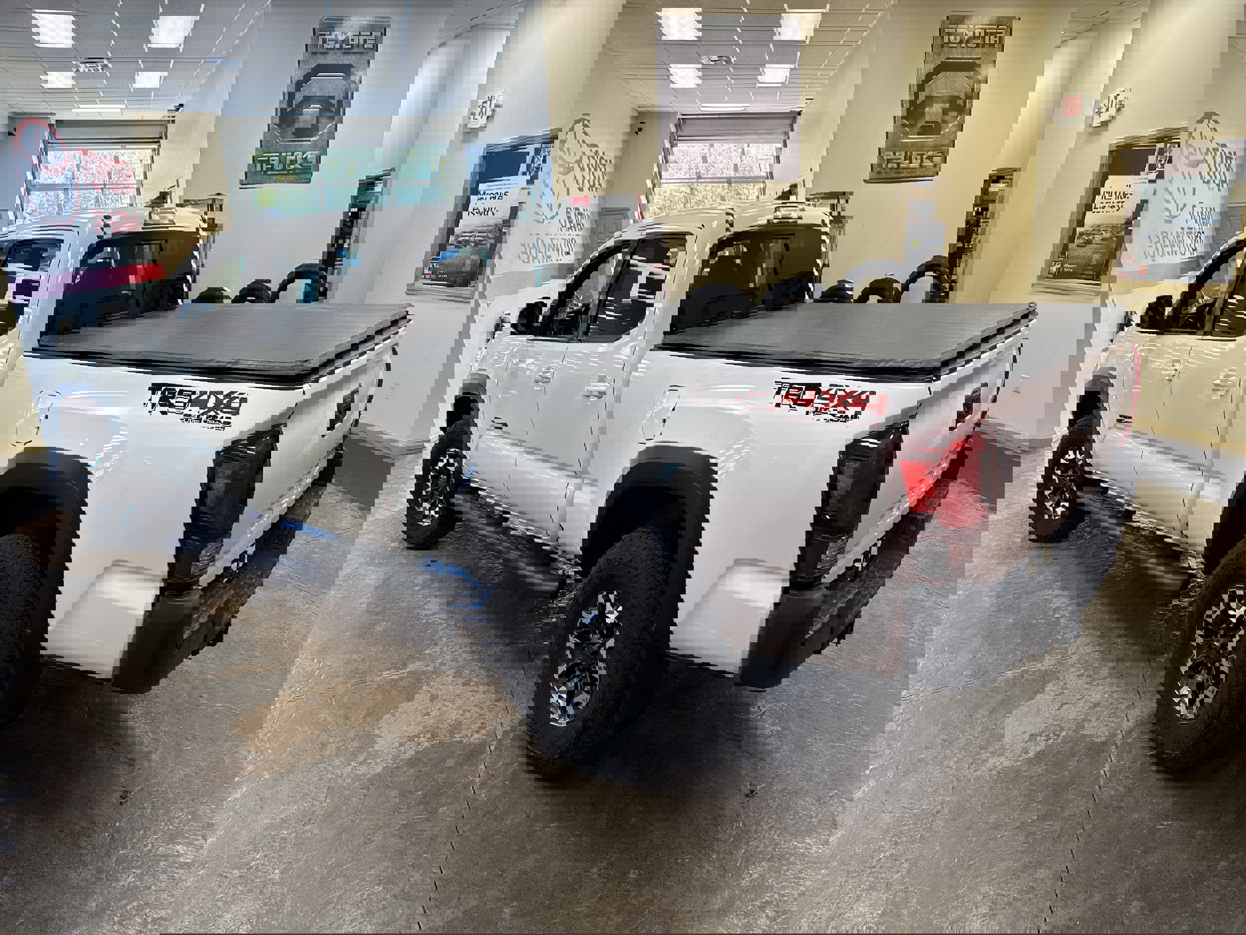 Used 2019 Toyota Tacoma TRD Off-Road image 7