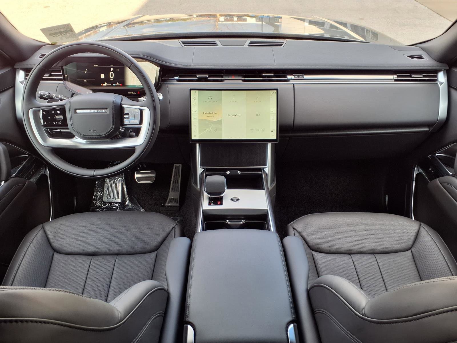 New 2026 Land Rover Range Rover Long Wheelbase SE image 9
