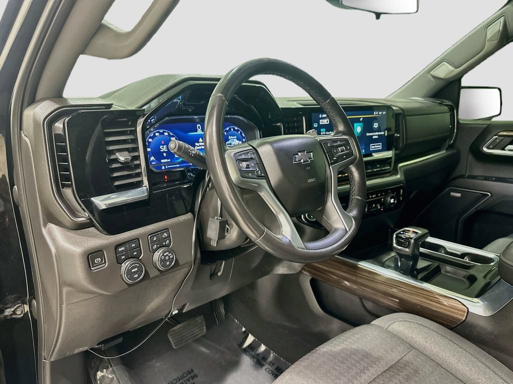 Used 2022 Chevrolet Silverado 1500 LT Trail Boss w/ Convenience Package II AWD/4WD image 9