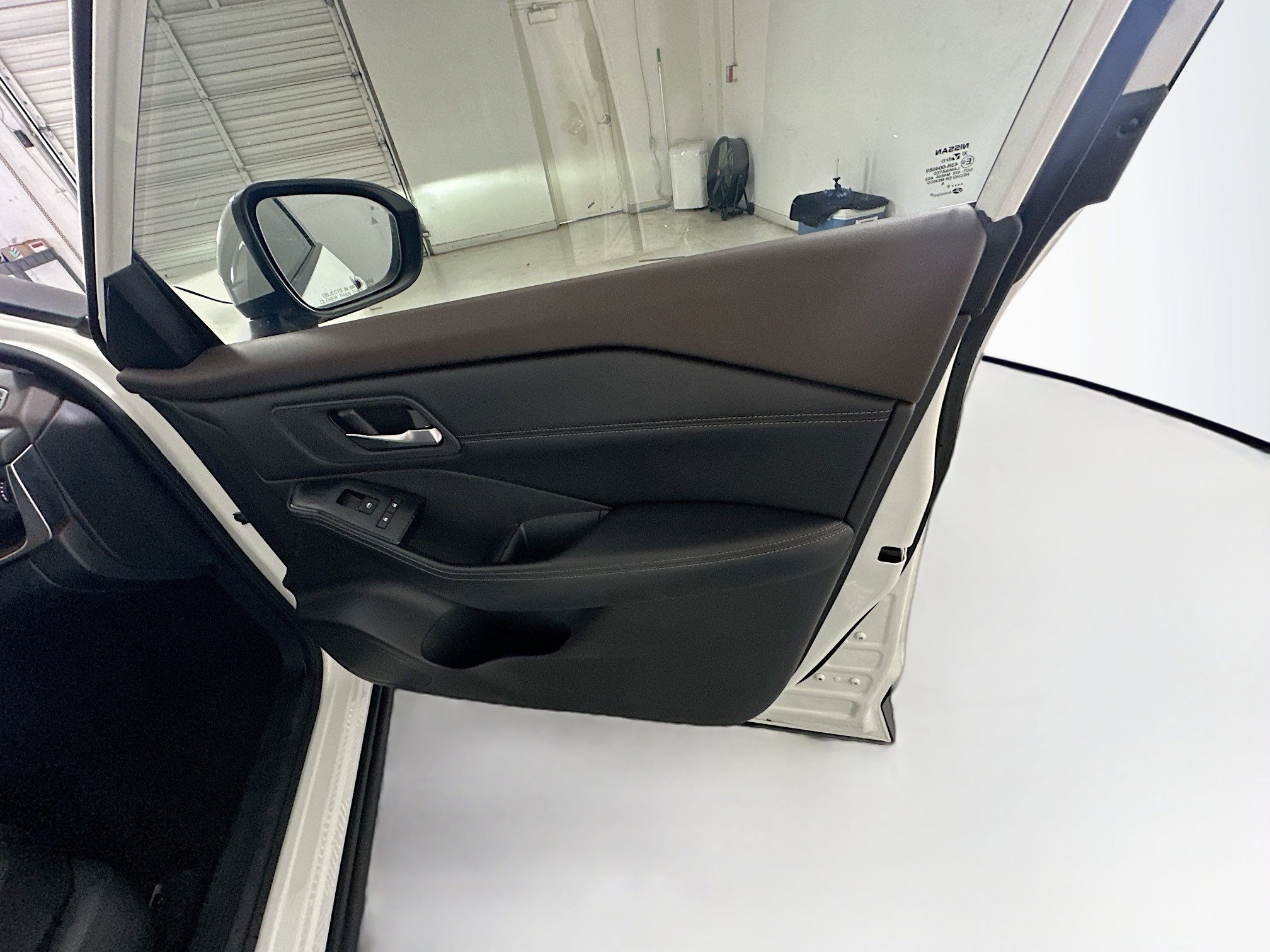 Used 2023 Nissan Rogue SV w/ SV Premium B Package image 32