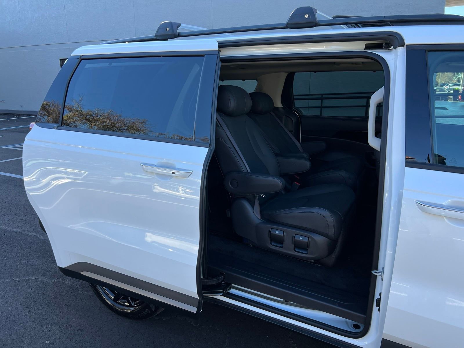 Used 2025 Kia Carnival SX Prestige image 51