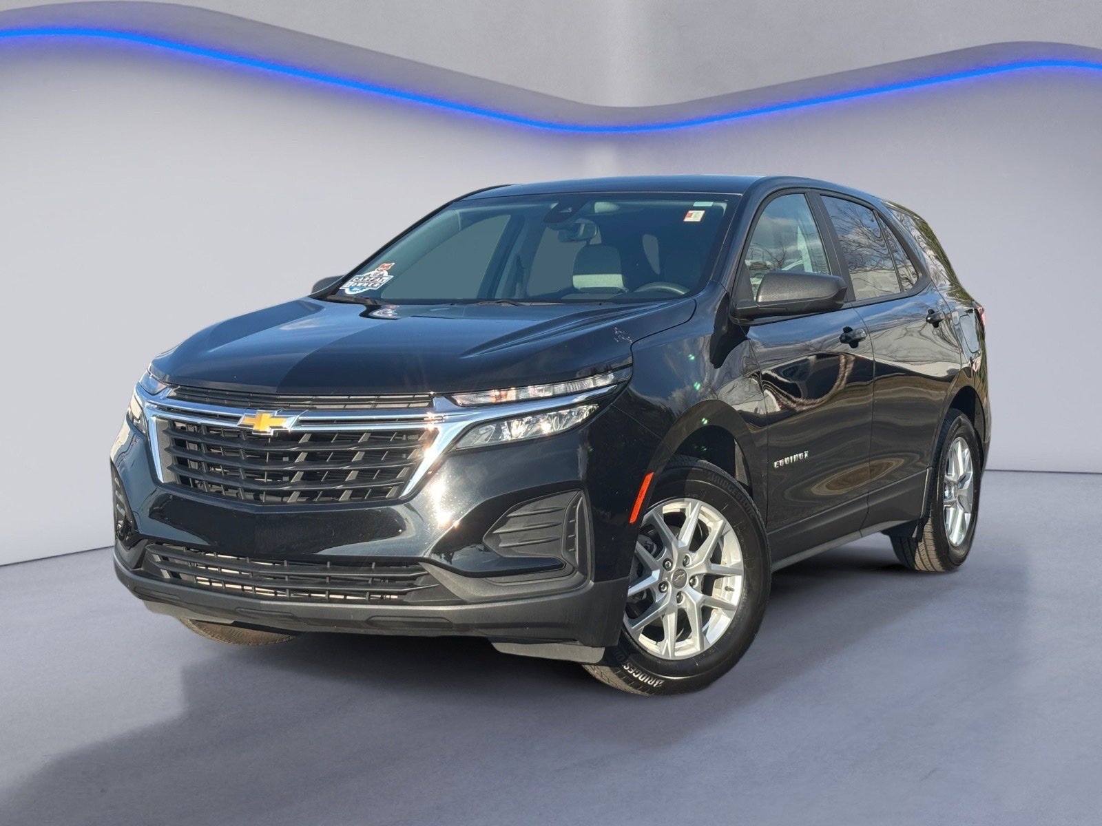 Used 2023 Chevrolet Equinox LS image 2