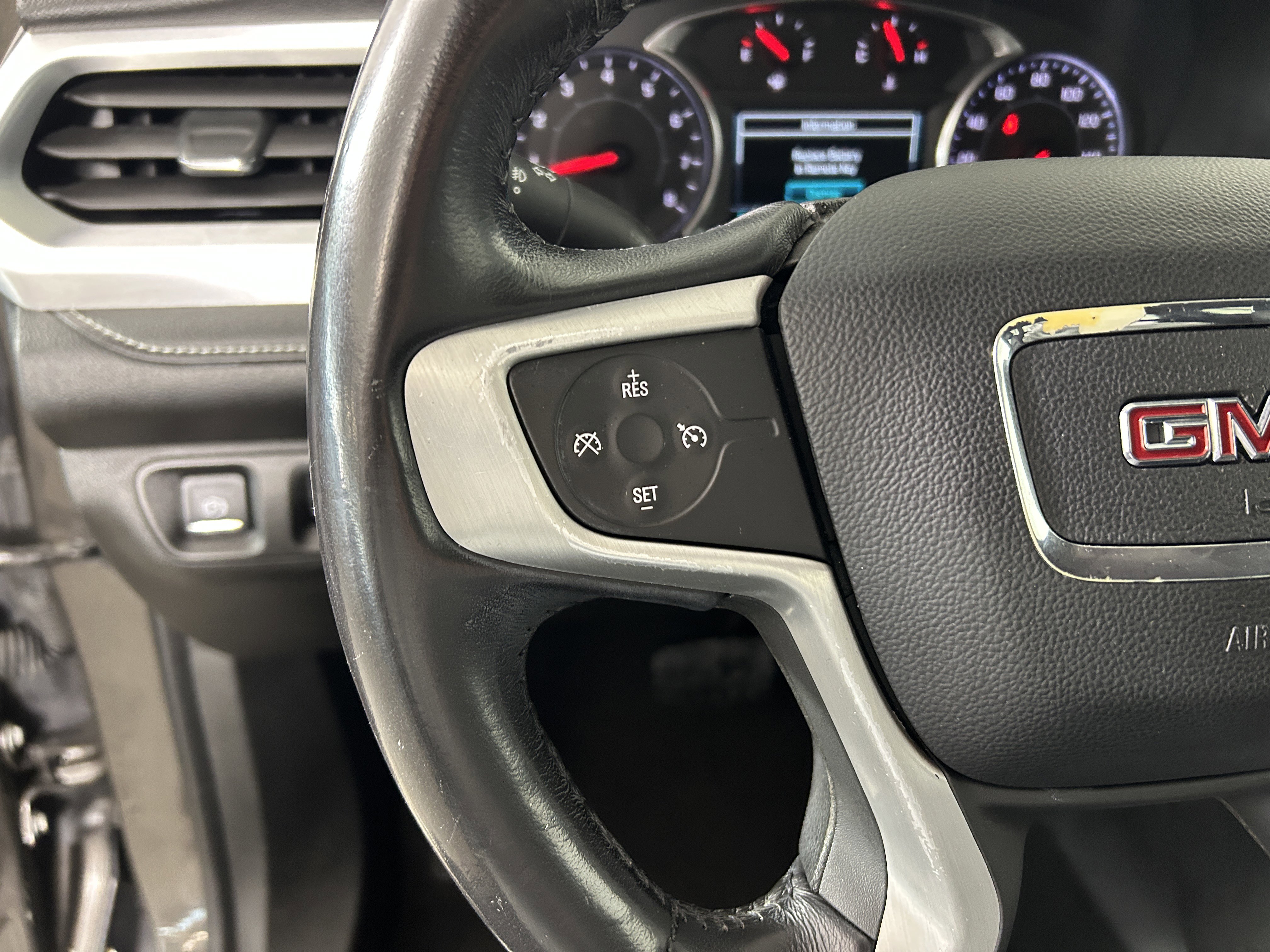 Used 2019 GMC Acadia SLT image 14