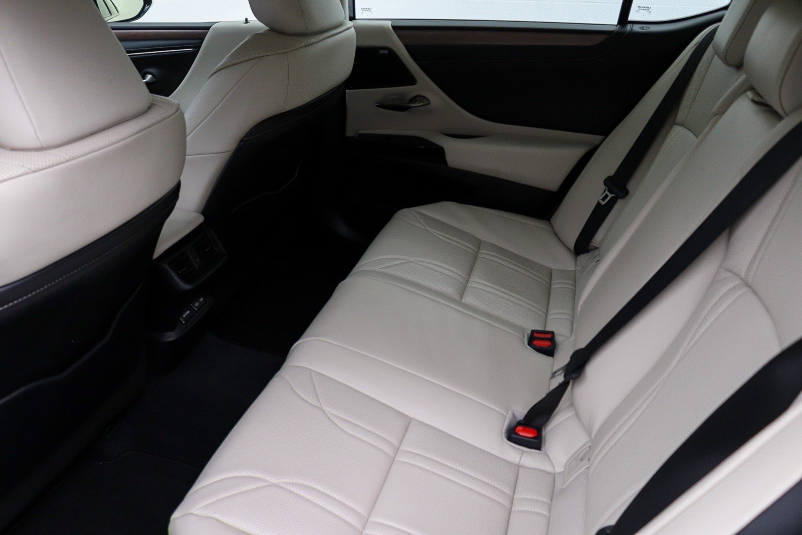 Used 2024 Lexus ES 300h w/ Luxury Package FWD image 23