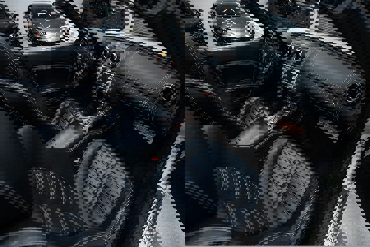 Used 2014 Ferrari California image 33