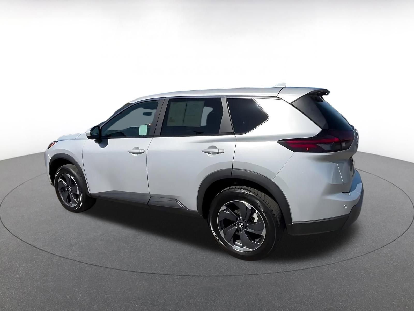 Used 2025 Nissan Rogue SV FWD image 10