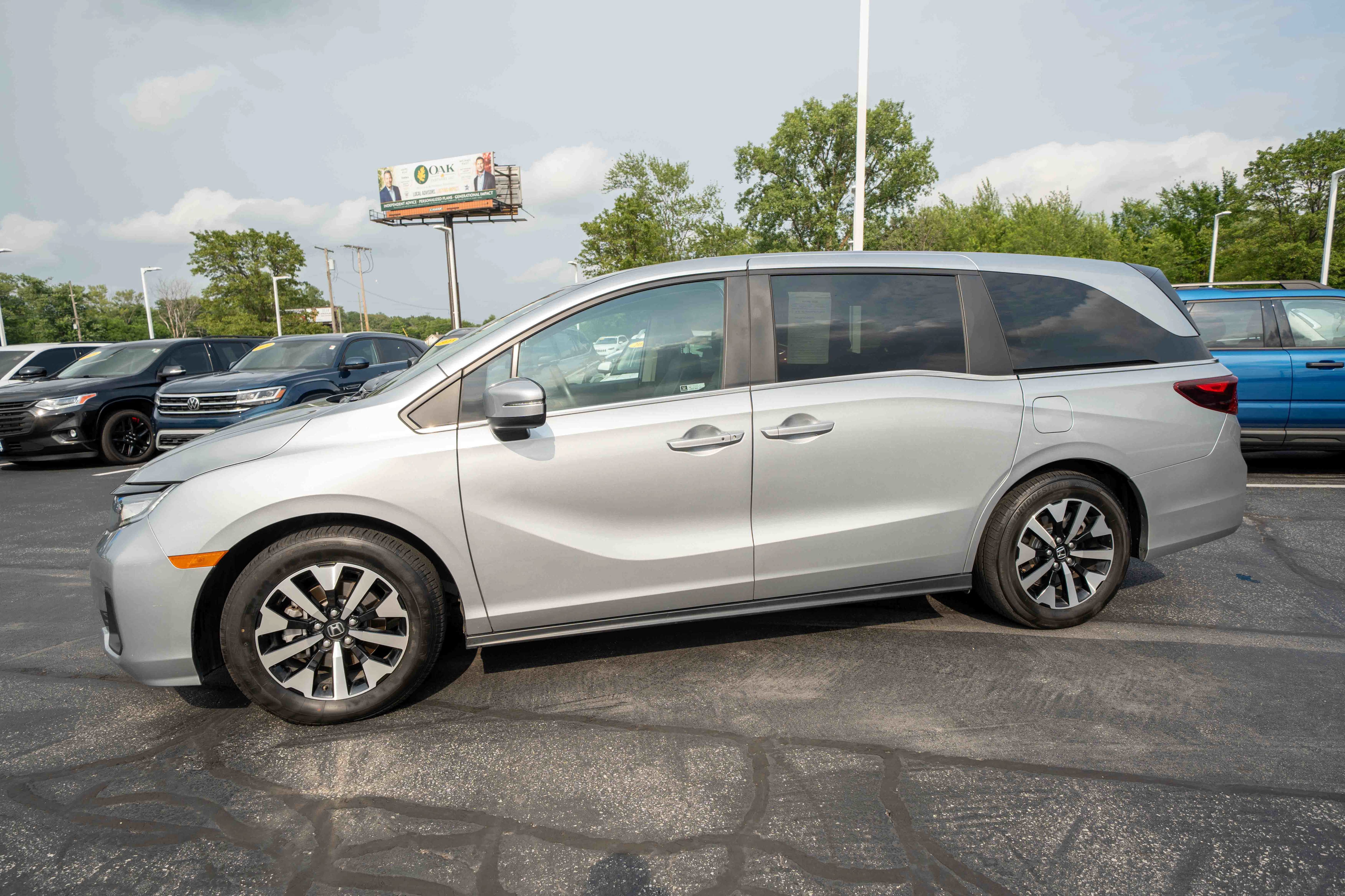 Certified 2025 Honda Odyssey EX-L image 3