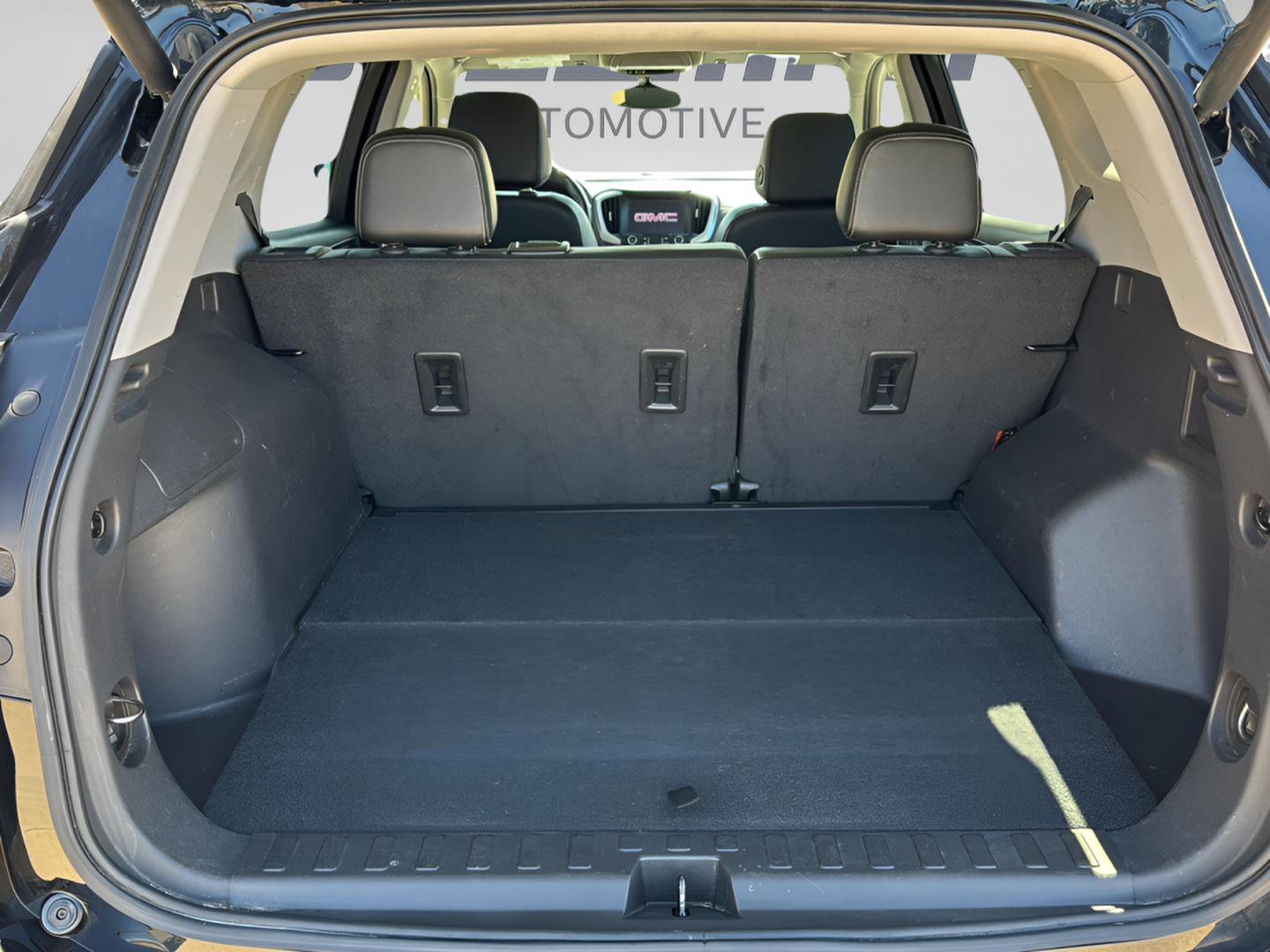 Used 2024 GMC Terrain SLT image 22