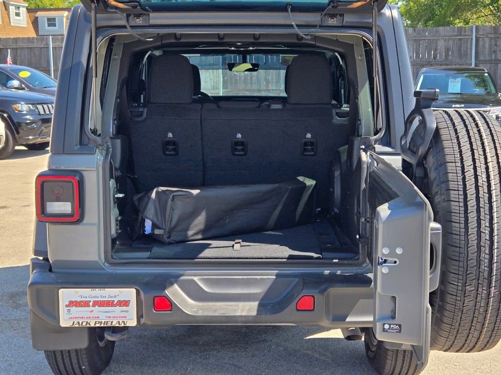 Certified 2022 Jeep Wrangler Unlimited Sahara image 12