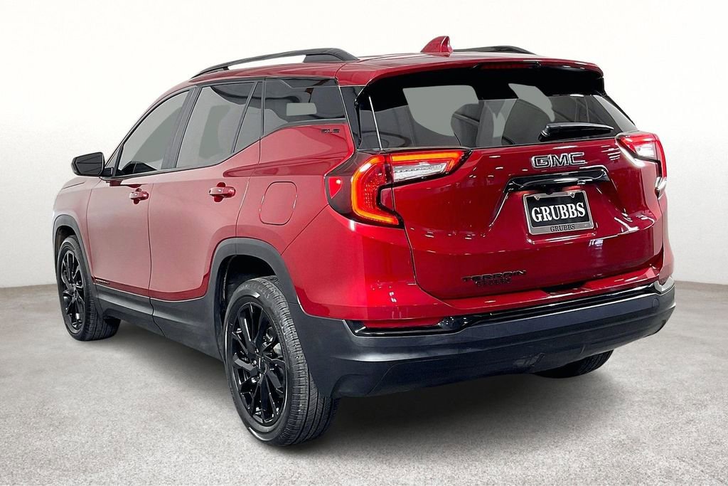 Used 2024 GMC Terrain SLE w/ Driver Convenience Package image 17