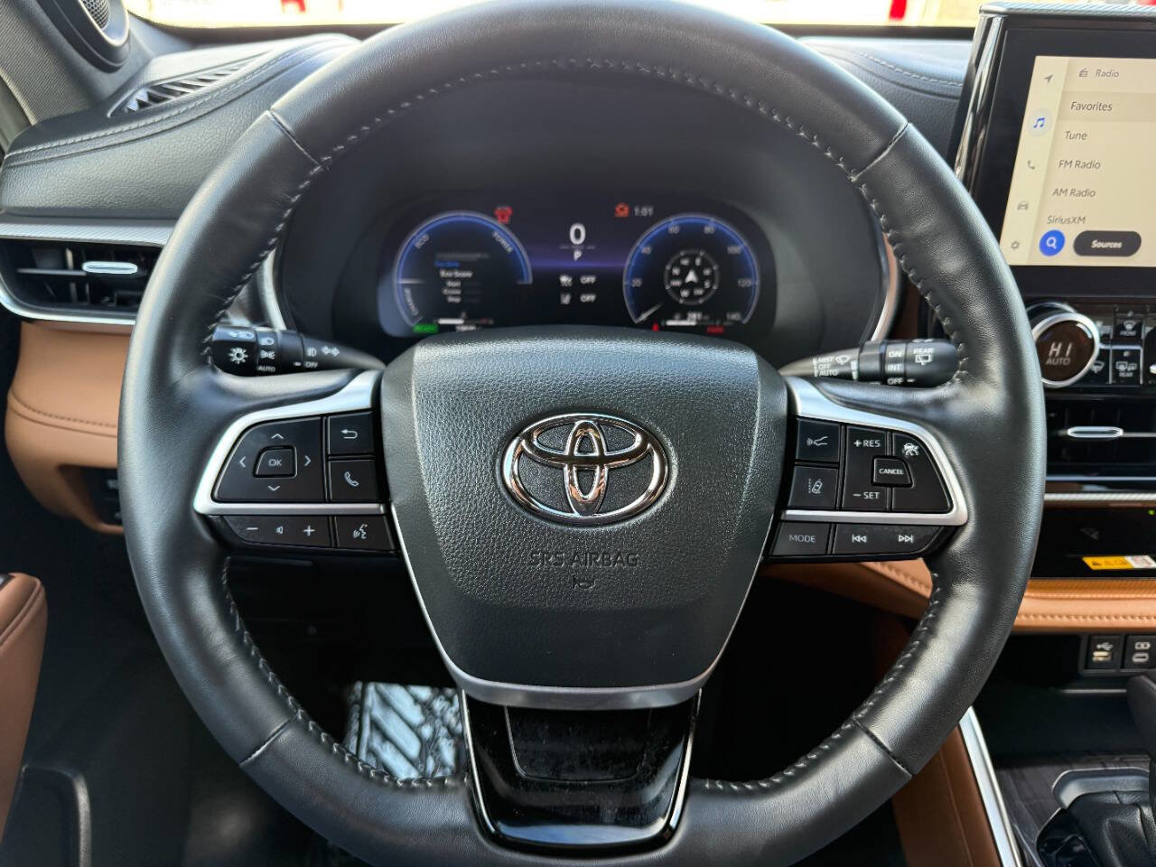 Used 2024 Toyota Highlander Platinum AWD/4WD image 36