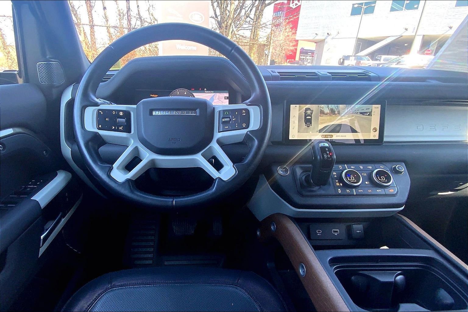 Used 2024 Land Rover Defender 110 X-Dynamic SE image 5