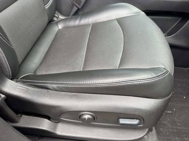 Used 2023 GMC Terrain SLT image 14