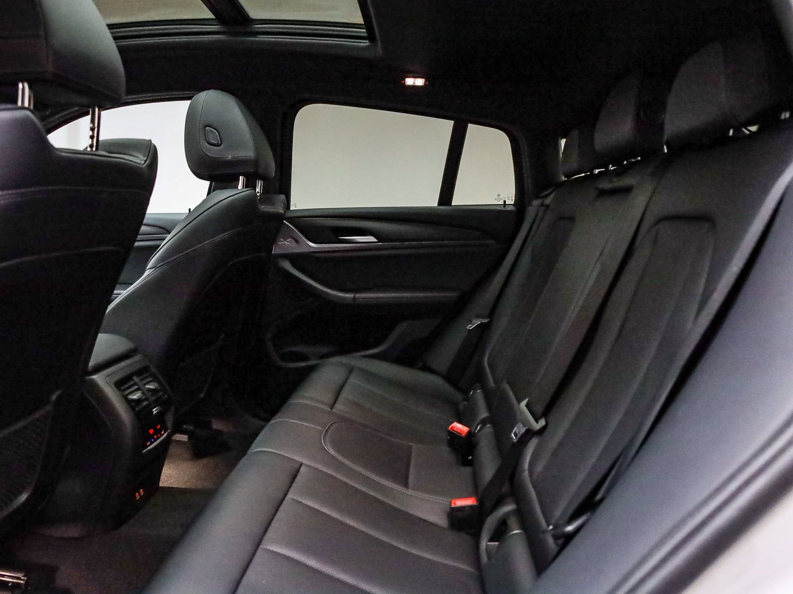 Certified 2023 BMW X4 xDrive30i w/ Premium Package image 20